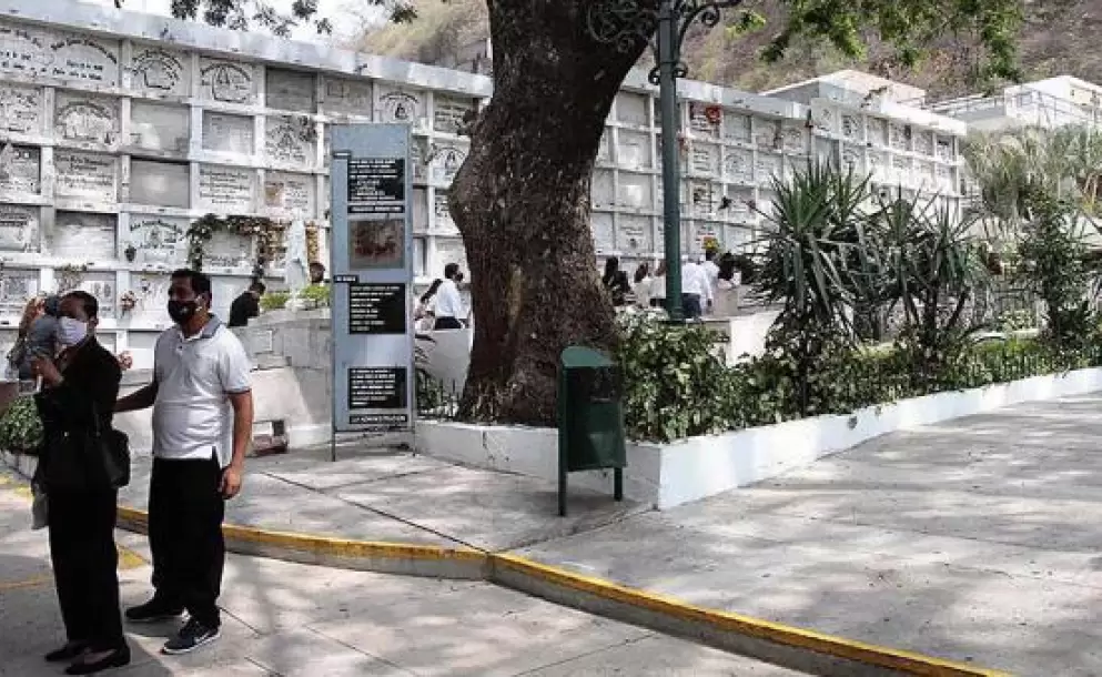 Municipios del Ecuador acogen el cierre de los cementerios durante el feriado