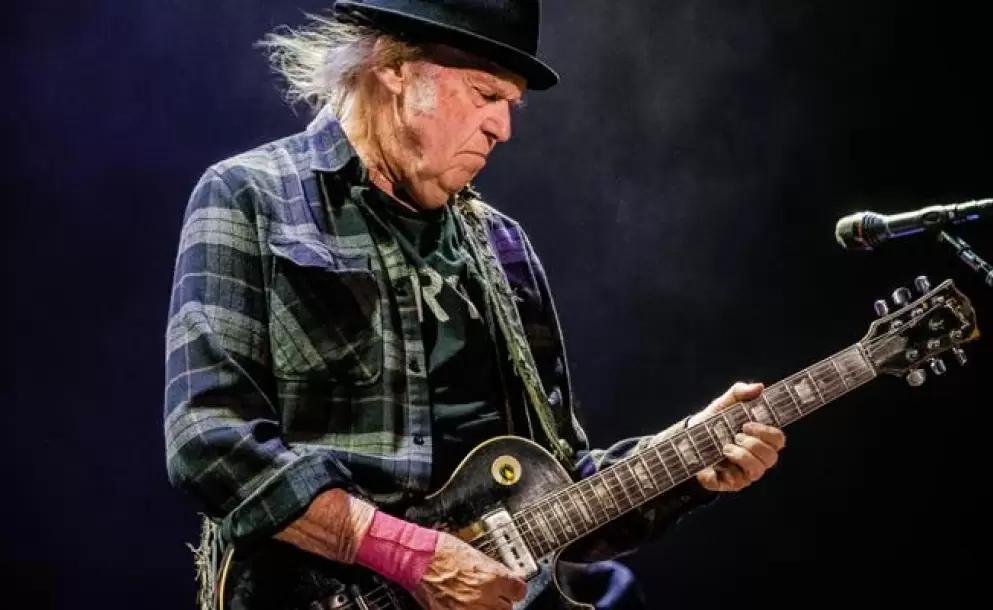 Neil Young vendió los derechos de la mitad de sus canciones