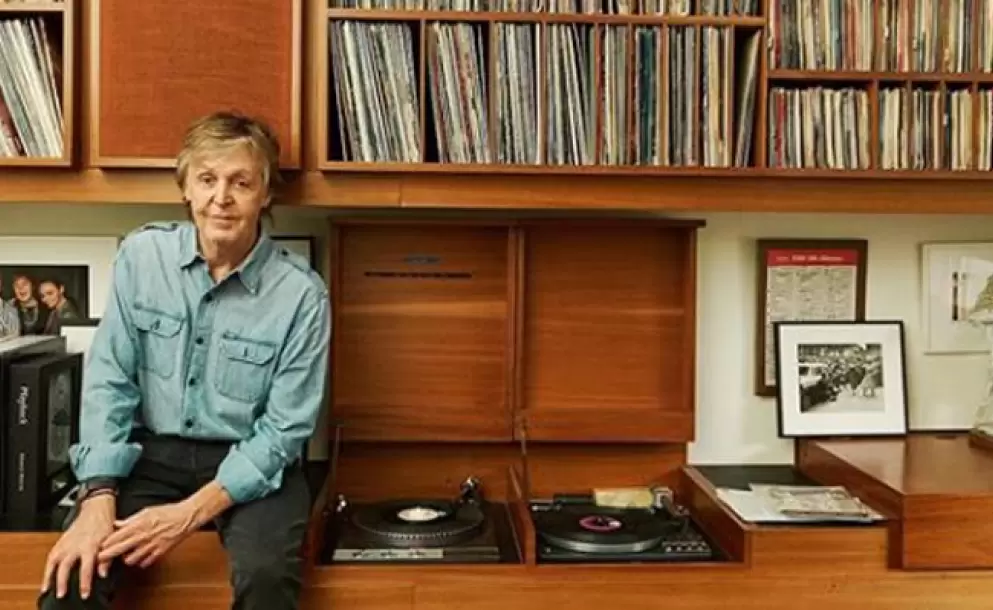 Paul McCartney revela que an 'habla' con George Harrison