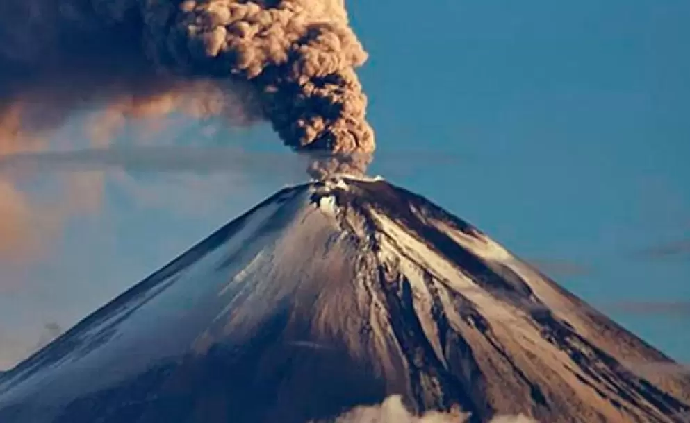 Chimborazo en alerta amarilla por actividad volcánica del Sangay
