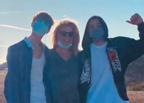 Britney Spears comparti una imagen de sus hijos y explic por qu no lo haba hecho antes