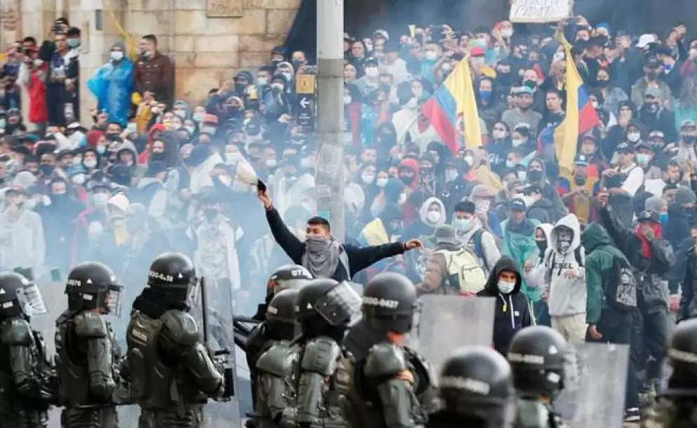 Gobierno colombiano alista dilogos con sectores, pero protestas, violencia y descontento se mantienen
