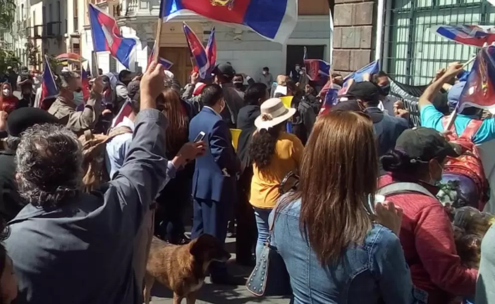 Grupos ciudadanos realizan plantones en el Centro de Quito