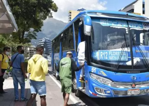 Imagen referencial del transporte p�blico en Quito.