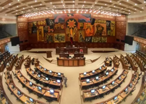 Tres propuestas de enmiendas constitucionales esperan debates e informes en la Asamblea Nacional