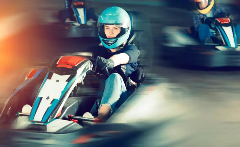 ¡Mujeres al volante en karting!