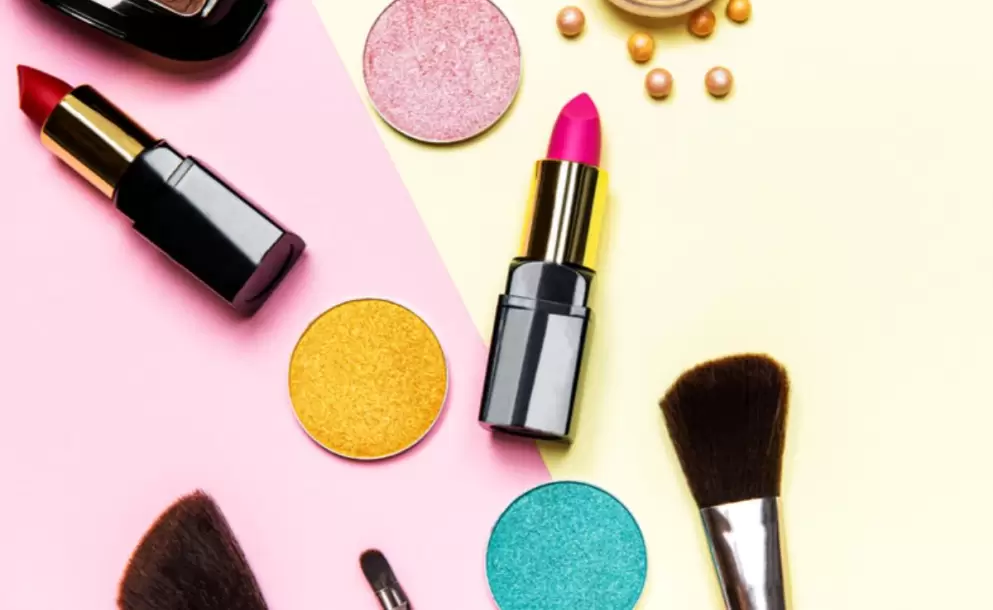 Maquillaje para lucir radiante en las festividades