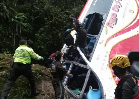Fiscala investiga causas del accidente de trnsito en la va Macas-Taisha