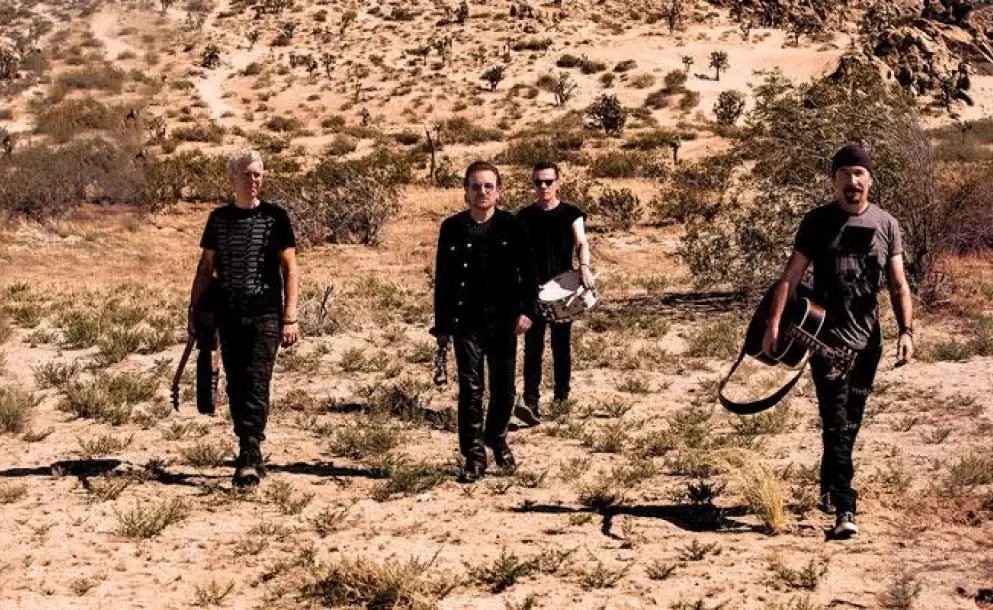 Bono asegura sentirse 'avergonzado' por la música de U2