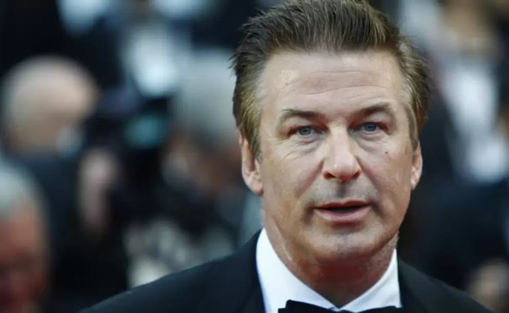A causa del tiro mortal de Alec Baldwin demandan al proveedor de balas de la película