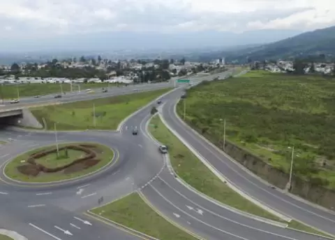 Multas no cobradas y desperfectos en la capa de rodadura derivan en glosas por USD 7.9 millones a constructores de la Ruta Viva