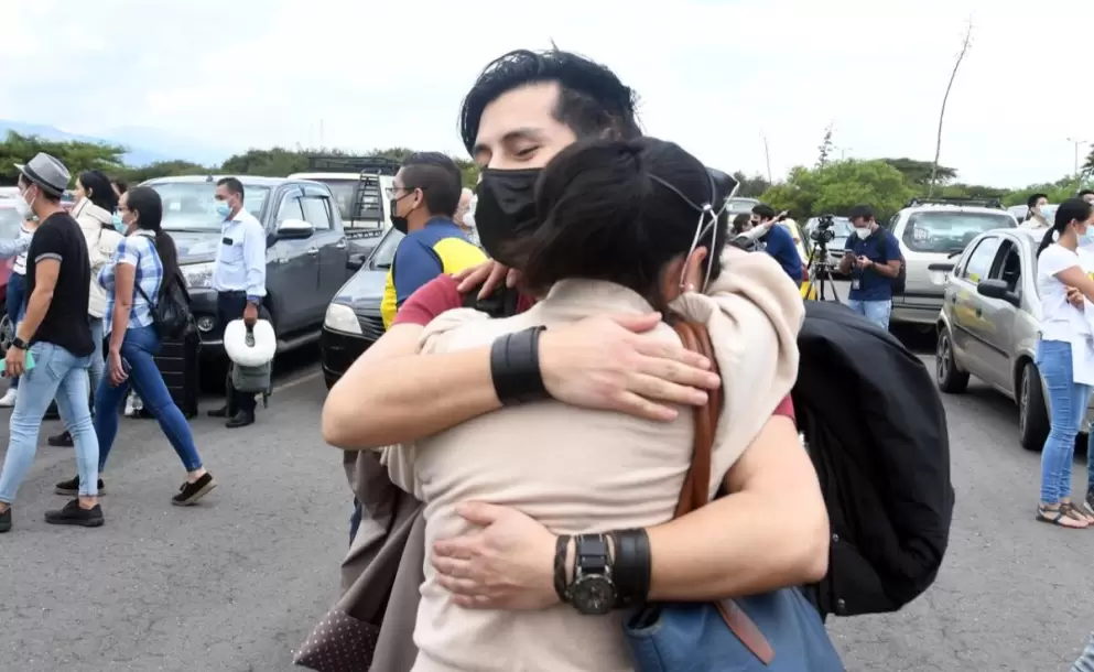 Ecuatorianos en Rusia y colombianos, parte del tercer y ltimo vuelo humanitario a evacuados de Ucrania