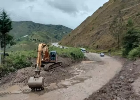 Vas afectadas por derrumbes en cuatro provincias del Ecuador