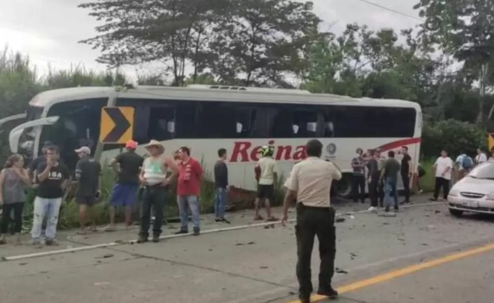 Tres fallecidos deja siniestro de tránsito entre bus interprovincial y ...