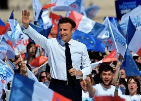 Macron supera a Le Pen tras histrico desafo de la ultraderecha