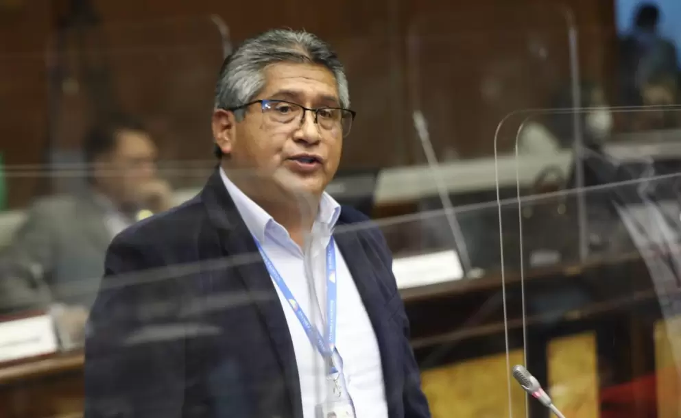 Rafael Lucero dejará de ser jefe de bancada de Pachakutik, tras reunirse con Rafael Correa en México