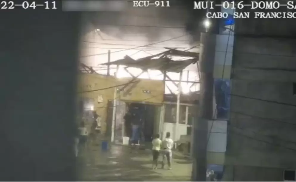 Cmara del ECU 911 capt incendio estructural en Muisne