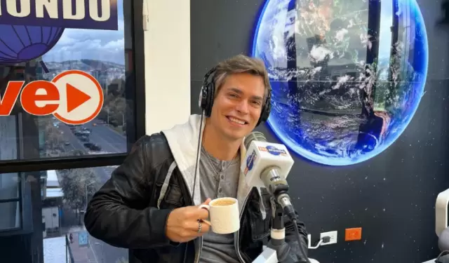 Carlos Baute festeja el logro de Colgando en tus Manos.