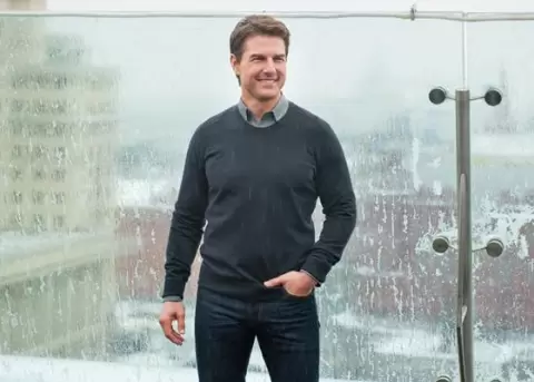 Tom Cruise fue ovacionado de pie por 5 minutos en Cannes en la premiere de "Top Gun" y recibi sorpresiva Palma de Oro