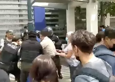 Planificacin acadmica e integracin de docentes, son los reclamos de estudiantes de la Universidad de Guayaquil que fueron reprimidos por la Polica
