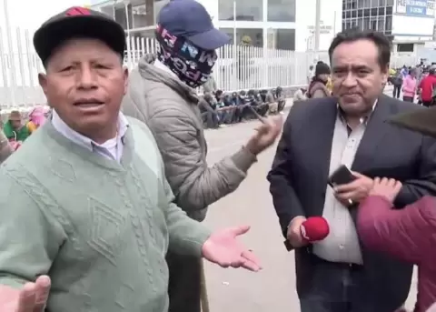 Patricio Viera, periodista del medio Ecuavisa, sufri agresiones en las manifestaciones en Latacunga