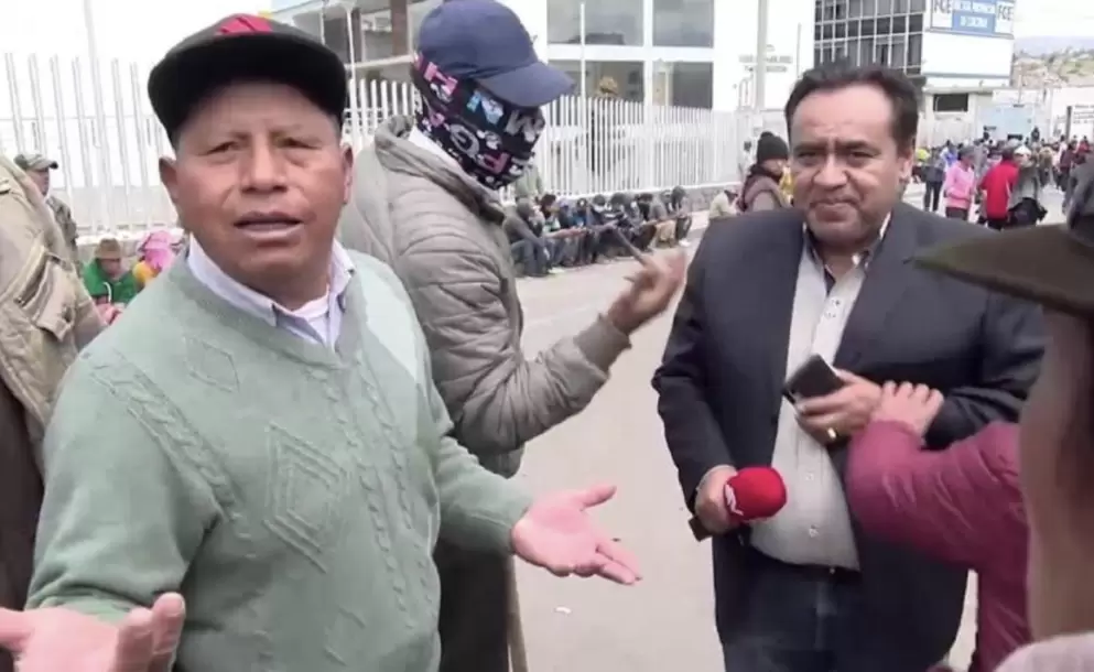 Patricio Viera, periodista del medio Ecuavisa, sufri agresiones en las manifestaciones en Latacunga