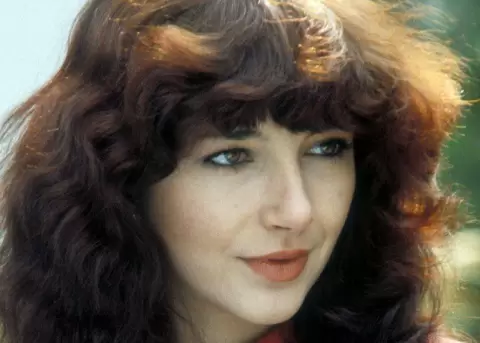Kate Bush describe su nueva popularidad como emocionante y abrumadora