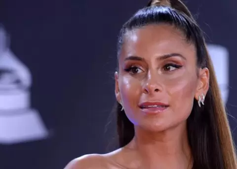 Cami se quita toda la ropa para la portada de su nuevo disco, 'Anastasia'