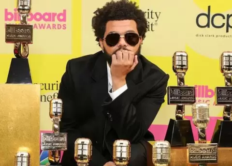 The Weeknd se prepara para Halloween con una casa embrujada en los parques tem�ticos de Universal