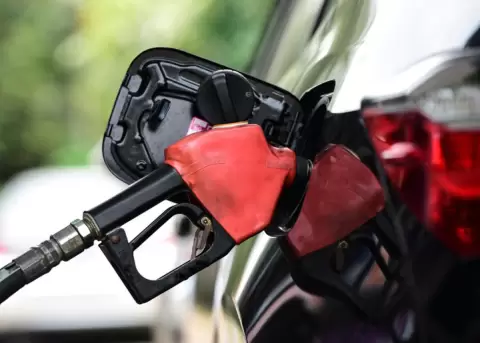 Cmo ahorrar combustible en tiempos de gasolina costosa