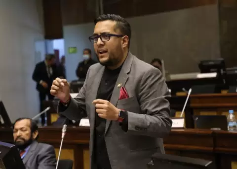 Flores: �La Ley de Inversiones es un primer ejercicio de di�logo�