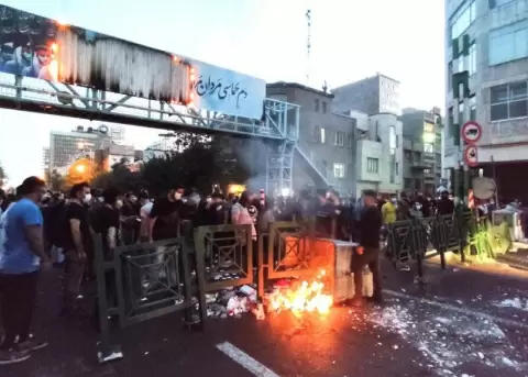 Suben a 35 los muertos en las protestas de Irán tras la muerte de Mahsa Amin