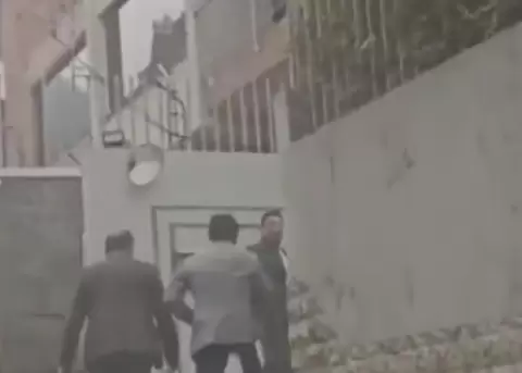 Los primos Saquicela y el Jefe de bloque del PSC fueron "pillados" en una reunin secreta, segn Dalton Bacigalupo