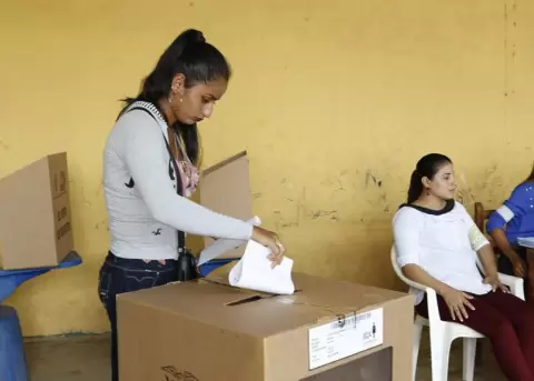 CPCCS: USD 4,6 millones costar la campaa para los candidatos