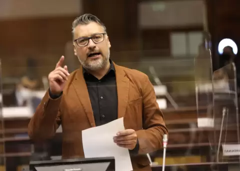 "Nos separan porque somos incmodos para el Poder que est enquistado en la ID", seala Marlon Cadena