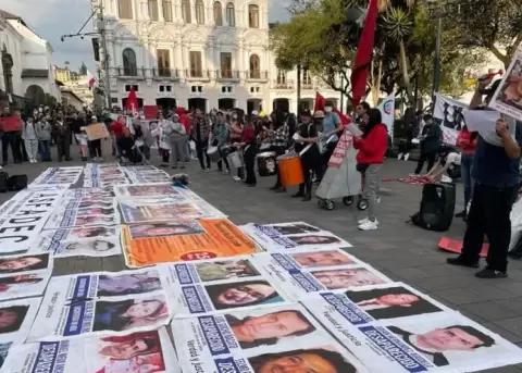 Da Internacional de la Eliminacin de la Violencia contra la Mujer; familiares de vctimas exigen polticas pblicas en Ecuador