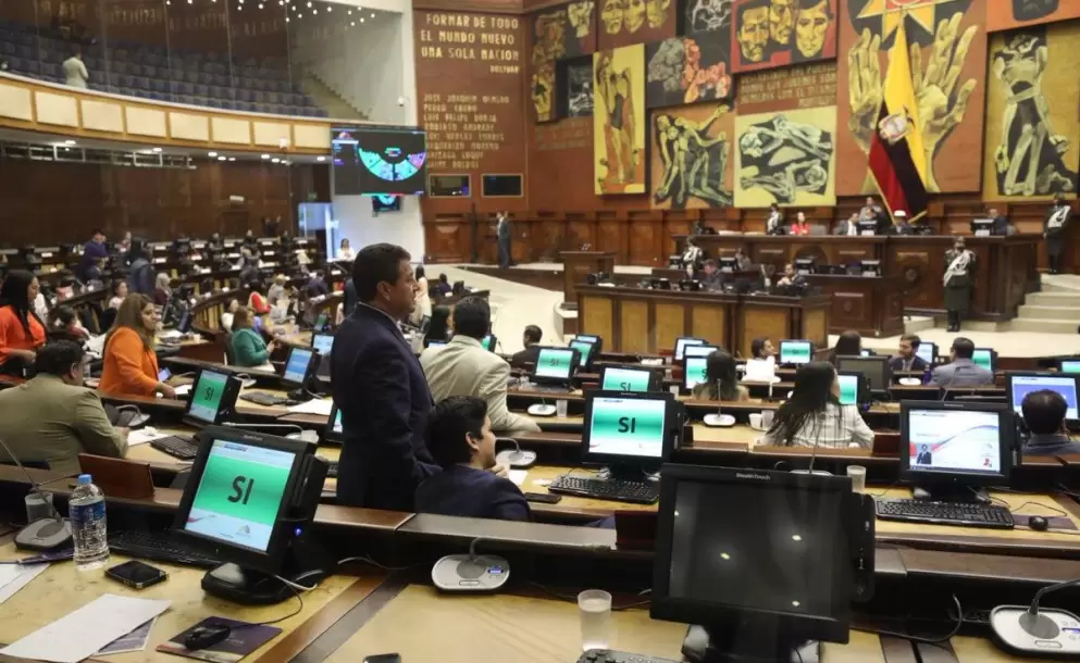 La Asamblea llama a juicio político a consejeros de mayoría del CPCCS
