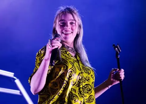 Billie Elish v�ctima de delincuencia; sujeto entra su casa familiar