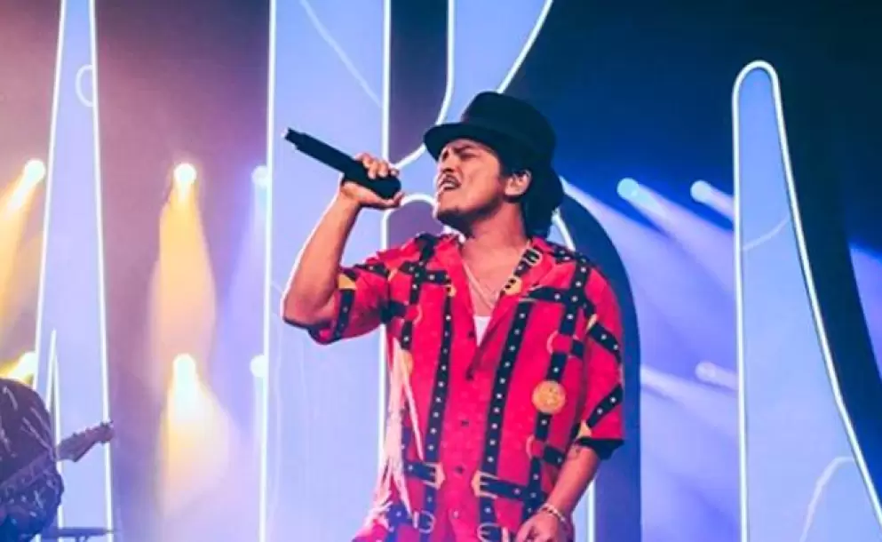 Bye, celulares. Prohíben grabar en concierto de Bruno Mars en Las Vegas
