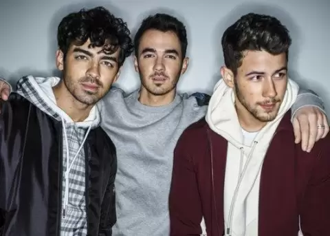 Jonas Brothers anuncia 'Do It Like That', colaboracin con TxT, grupo de K-pop