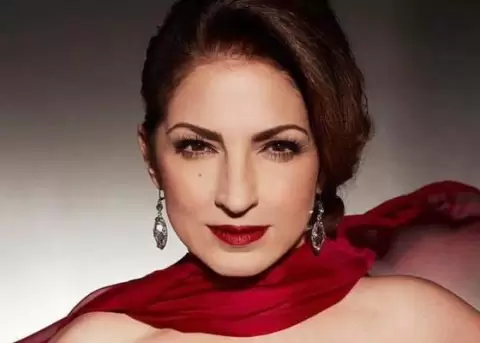 Gloria Estefan.