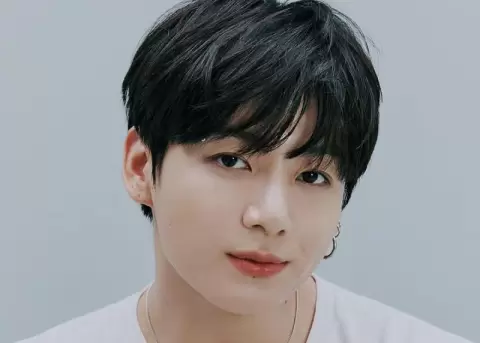 Jungkook lanza SEVEN junto a Latto; lo protagoniza Han So-hee