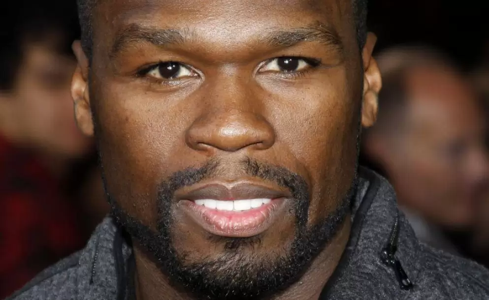 50 Cent lanza el micrfono a la multitud en un ataque de rabia y lesiona a una fan en la cabeza