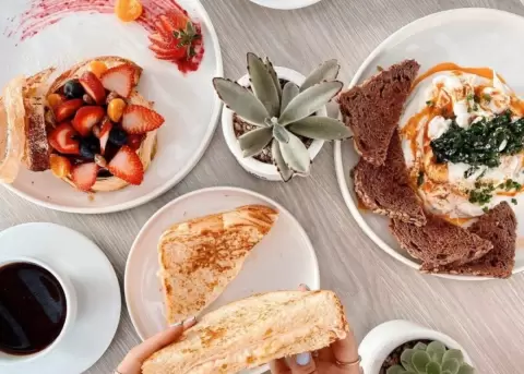 Uk Bread en Quito: Masa madre, Brunch, Postres y Caf