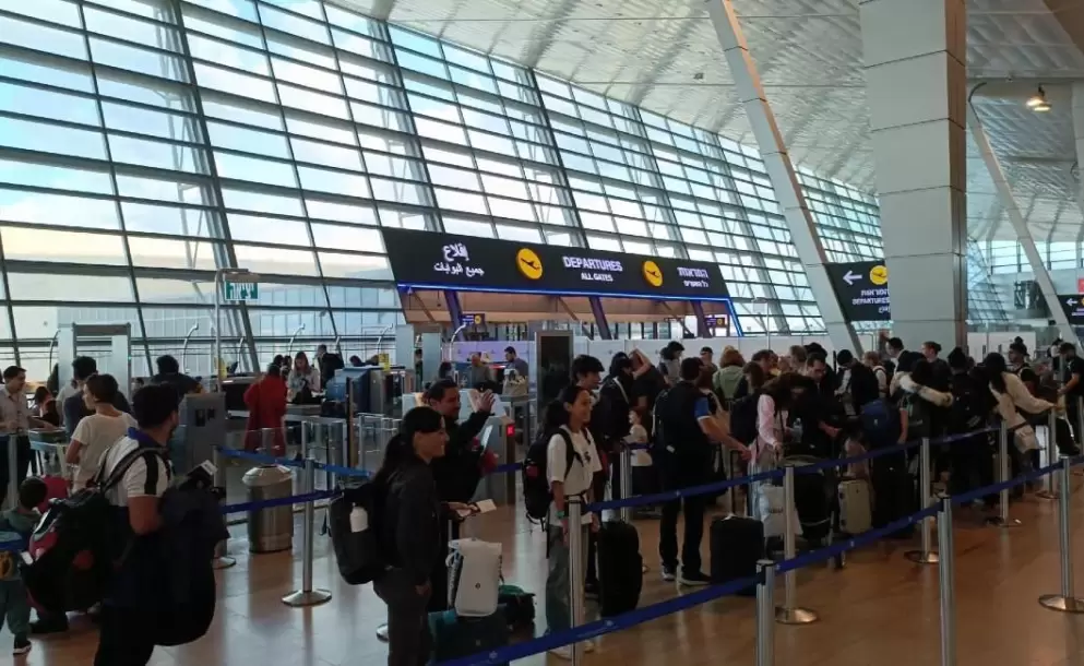 Vuelo humanitario salió desde Israel con 116 ecuatorianos
