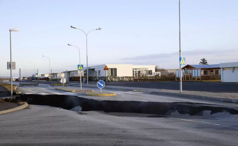 Grindavk, el pueblo de Islandia que se hunde 4 centmetros al da por la inestabilidad volcnica