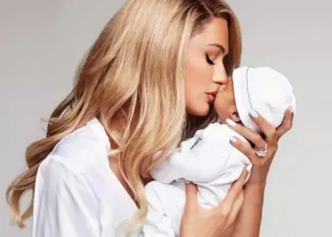 Paris Hilton llev a su hijo a Disney en Navidad