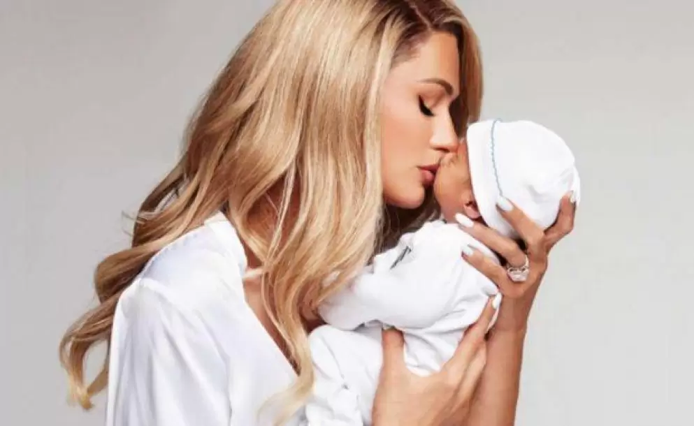 Paris Hilton llev a su hijo a Disney en Navidad