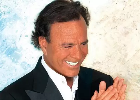 Hermano de Julio Iglesias es condenado a seis meses de prisin