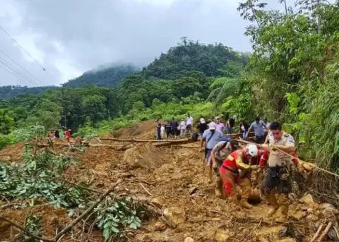 Cuatro casas afectadas y un ro desbordado por lluvias en Azuay